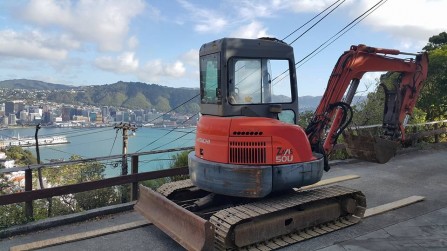 Getting the digger on site at Roseneath to lay 6x1 down to not damage the driveway.